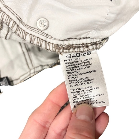 UO BDG 70s Inspired Midrise Stretchy Flare Snakeskin Print Jeans Size 27 - Picture 8 of 8